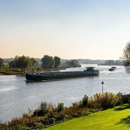 Aan De Maas *