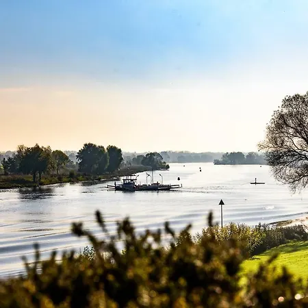 Aan De Maas