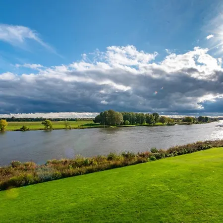 Aan De Maas Appartamento