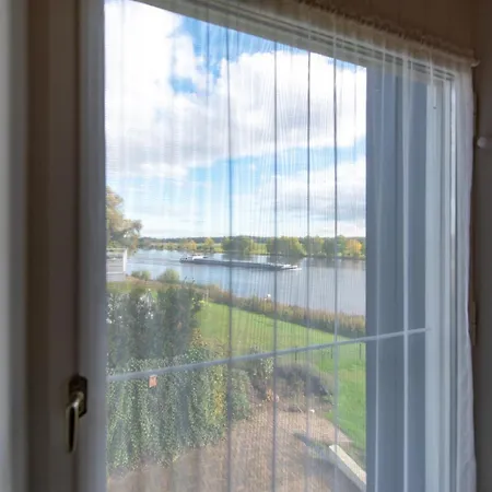 Daire Aan De Maas Broekhuizen (Limburg)