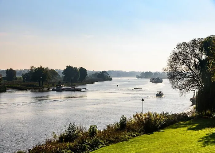 Aan De Maas アパート Broekhuizen
